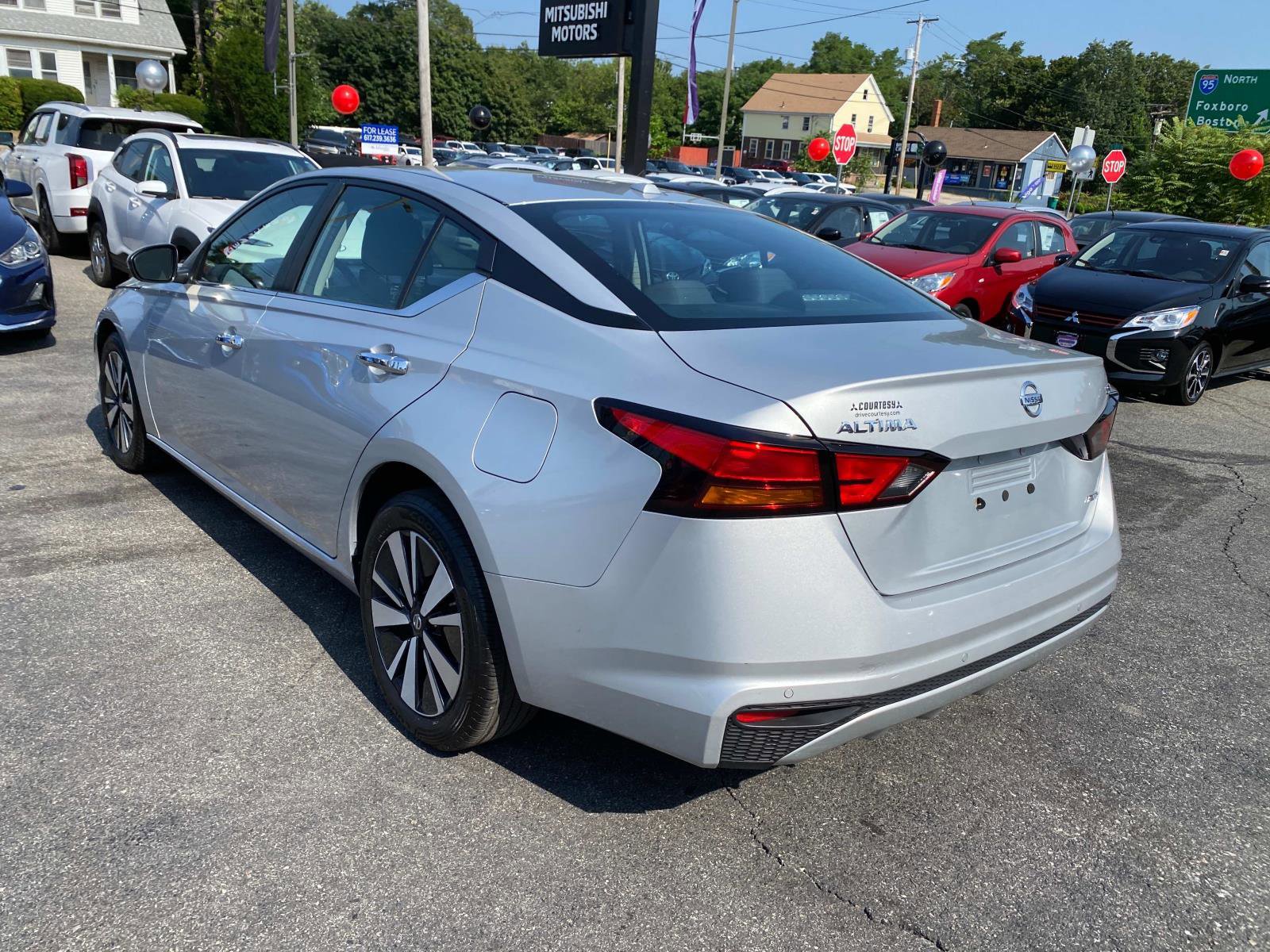 Used 2021 Nissan Altima 2.5 SV image 3
