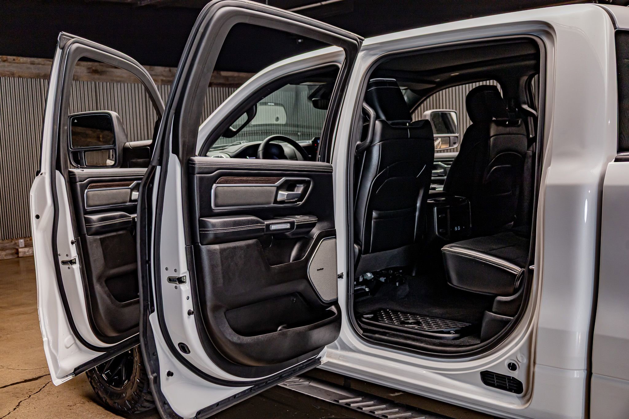 Used 2025 RAM 1500 Laramie w/ Night Edition image 29