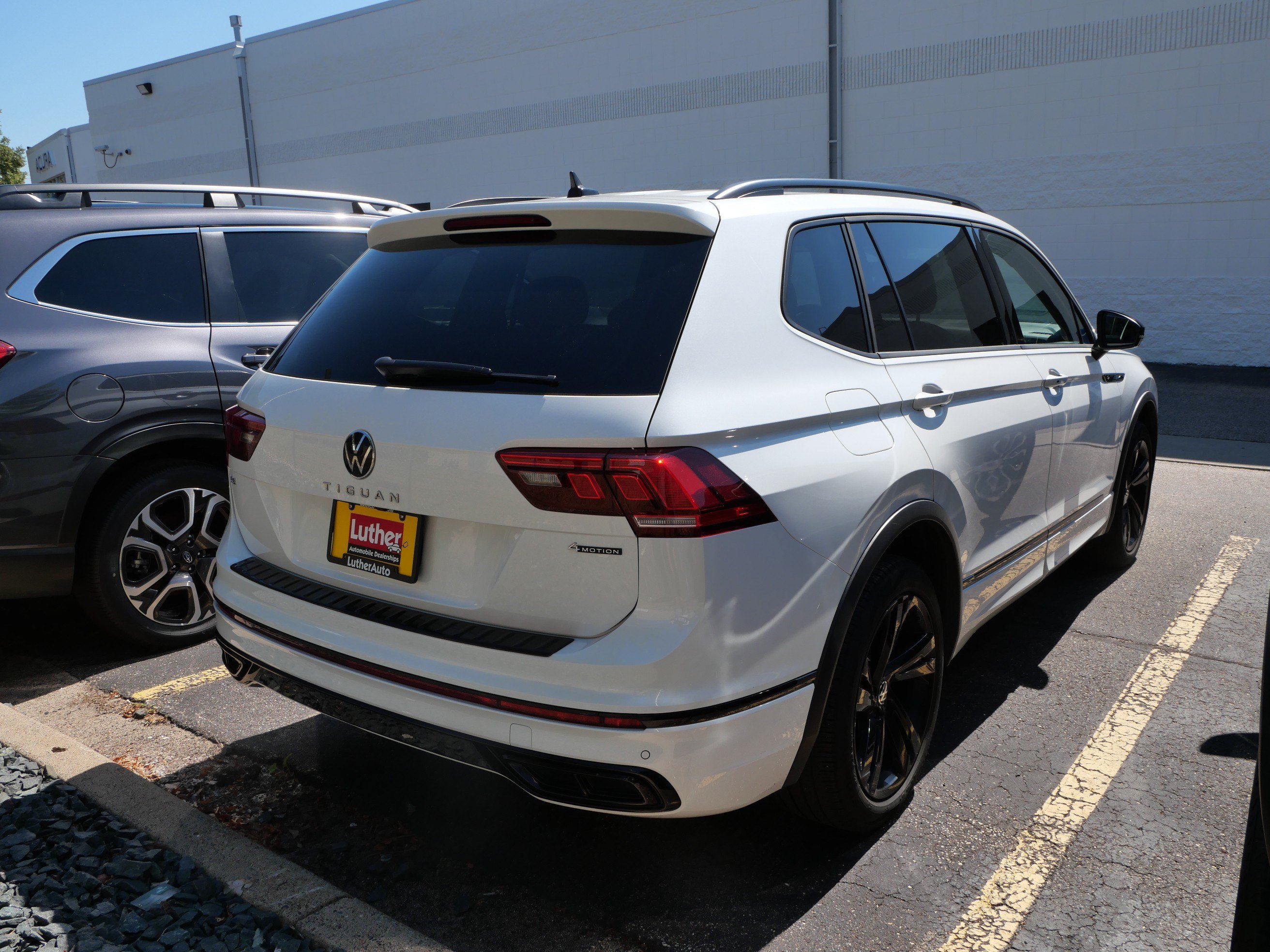 Used 2023 Volkswagen Tiguan SE R-Line AWD/4WD image 8