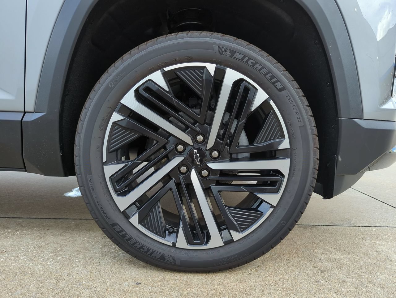 New 2027 Chevrolet Equinox RS w/ Safety and Technology Package FWD image 26
