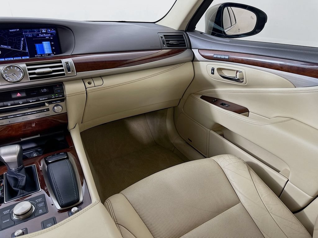 Used 2013 Lexus LS 460 w/ Comfort Pkg RWD image 24