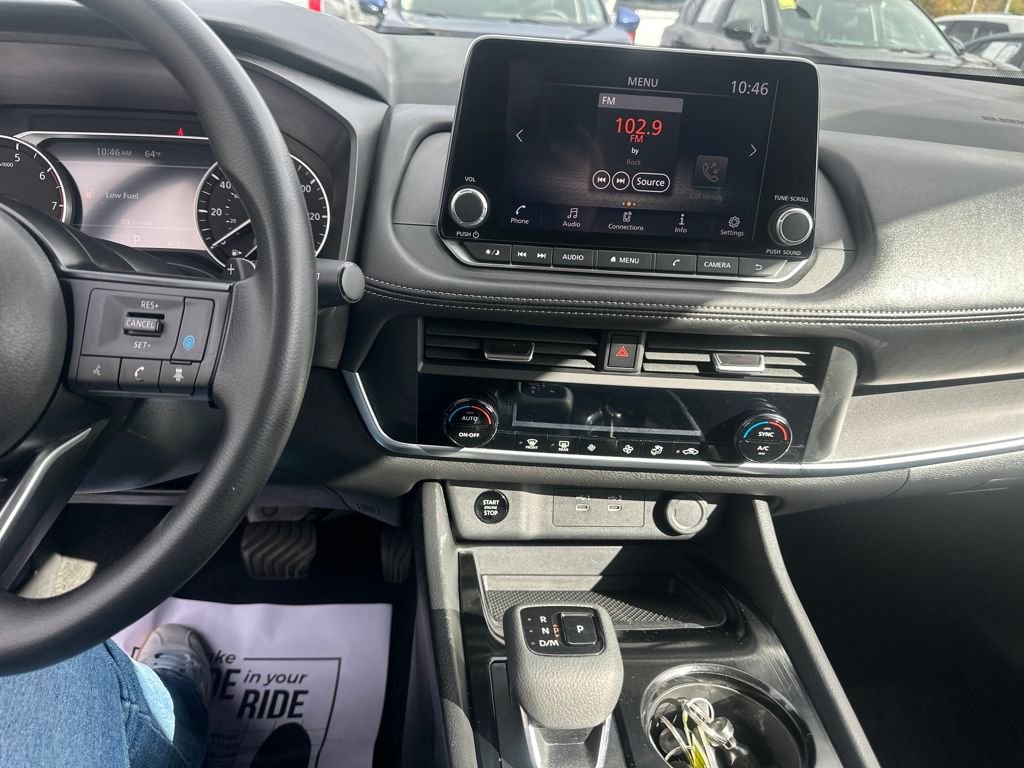 Used 2024 Nissan Rogue SV image 10