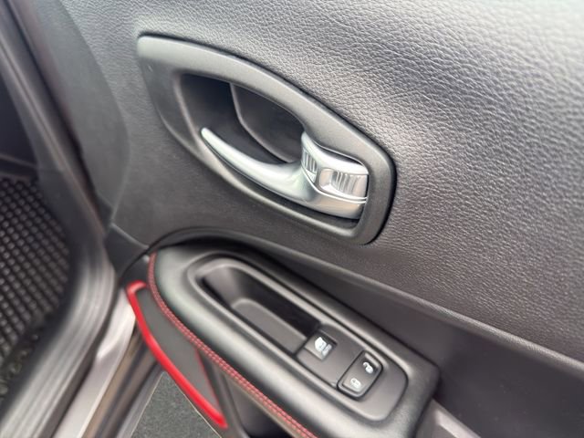 Used 2020 Jeep Compass Trailhawk image 16