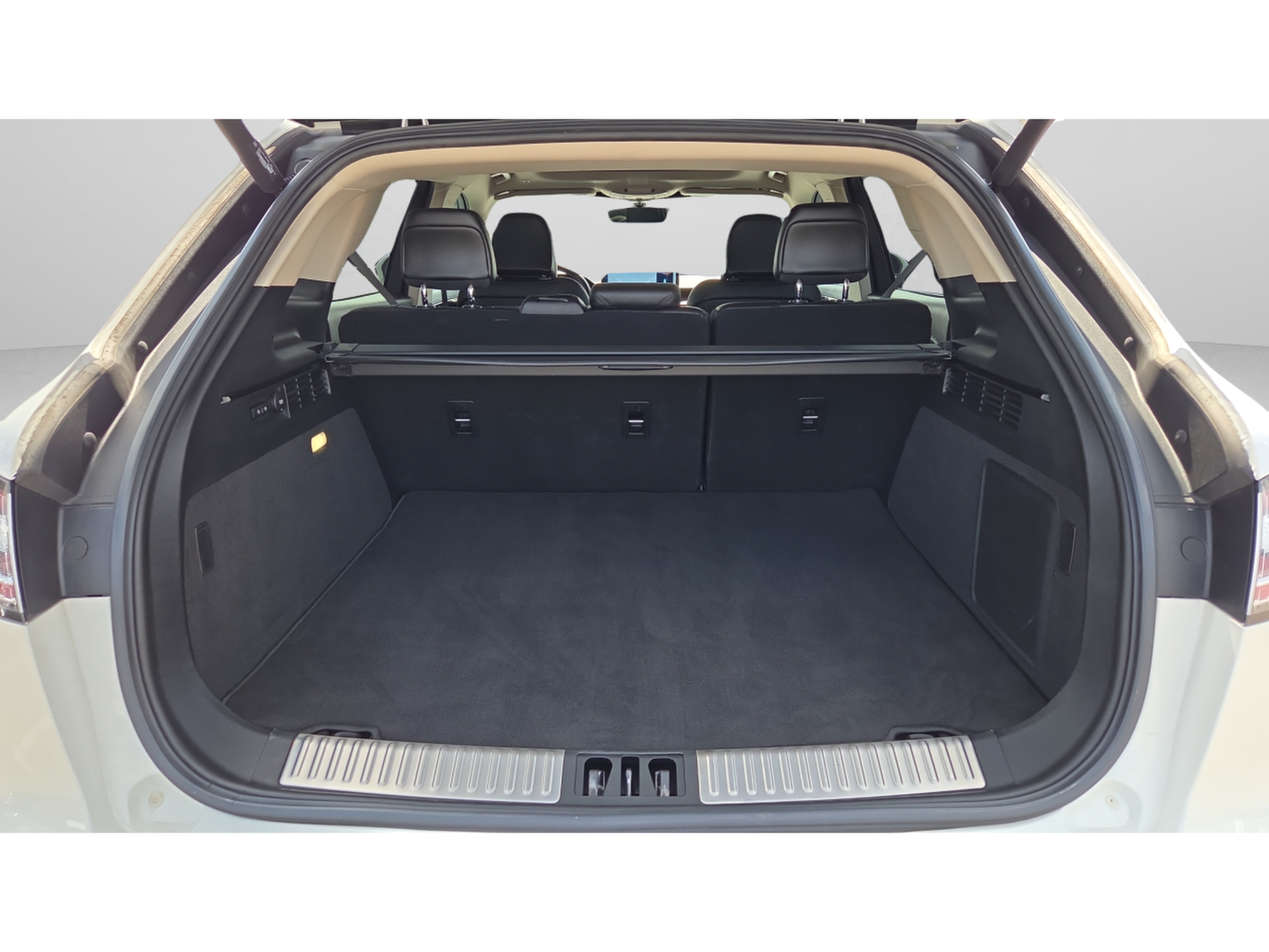 Used 2021 Lincoln Nautilus Reserve w/ Cargo Utility Package AWD/4WD image 9
