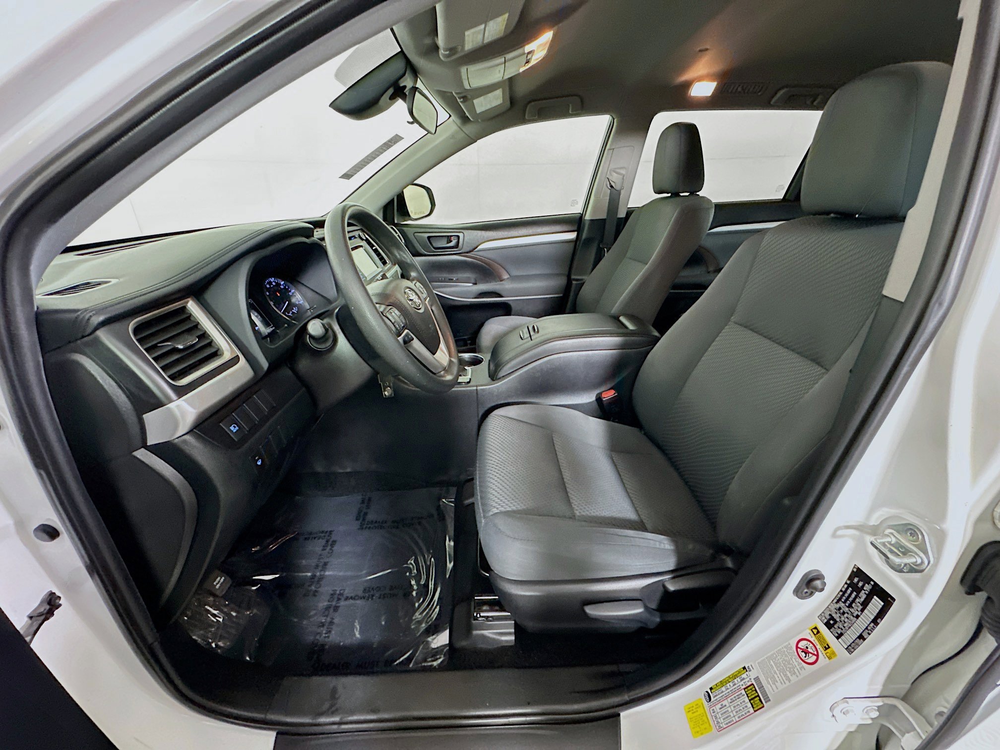 Used 2019 Toyota Highlander LE image 12