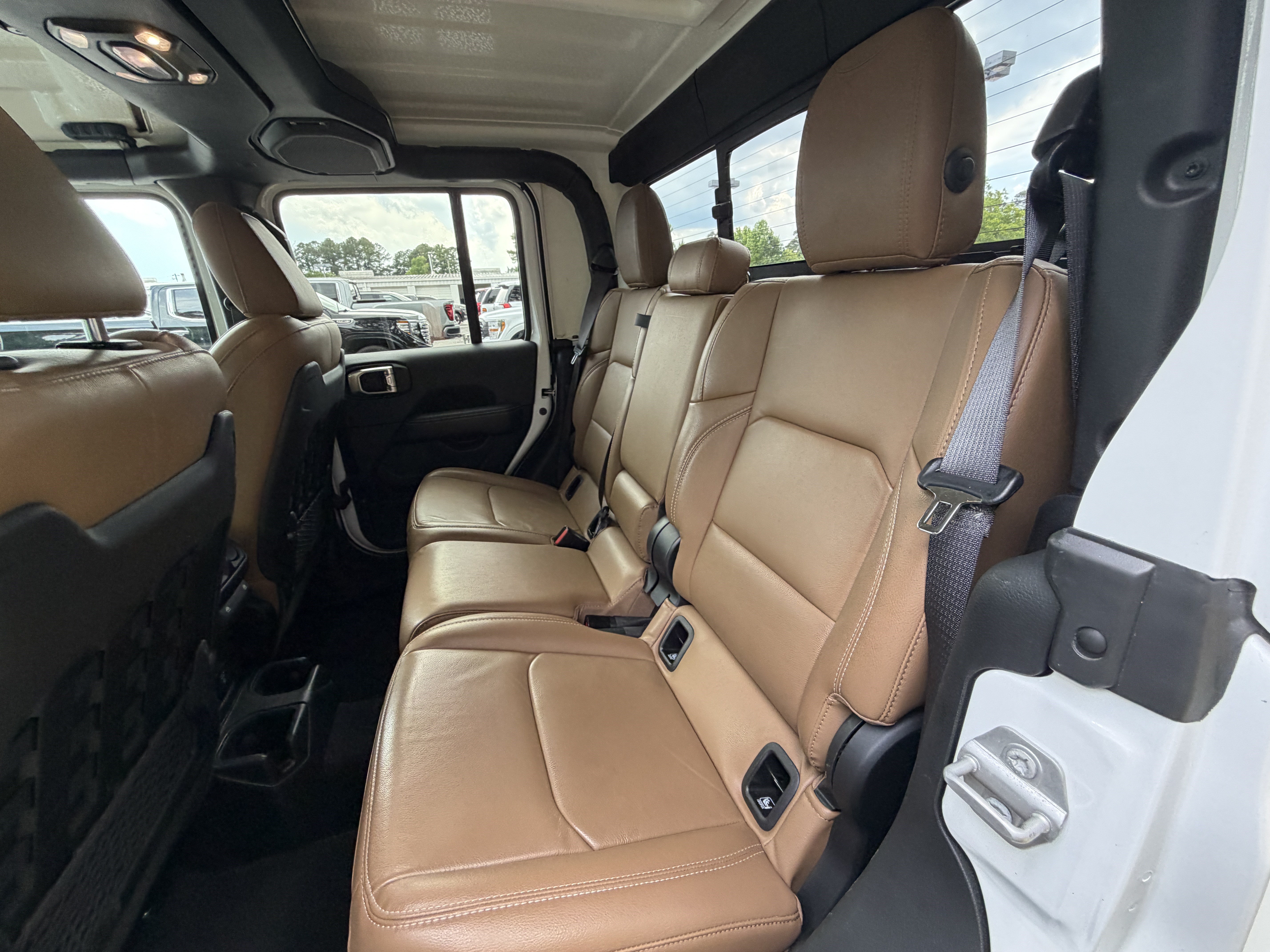 Used 2021 Jeep Gladiator Rubicon AWD/4WD image 13