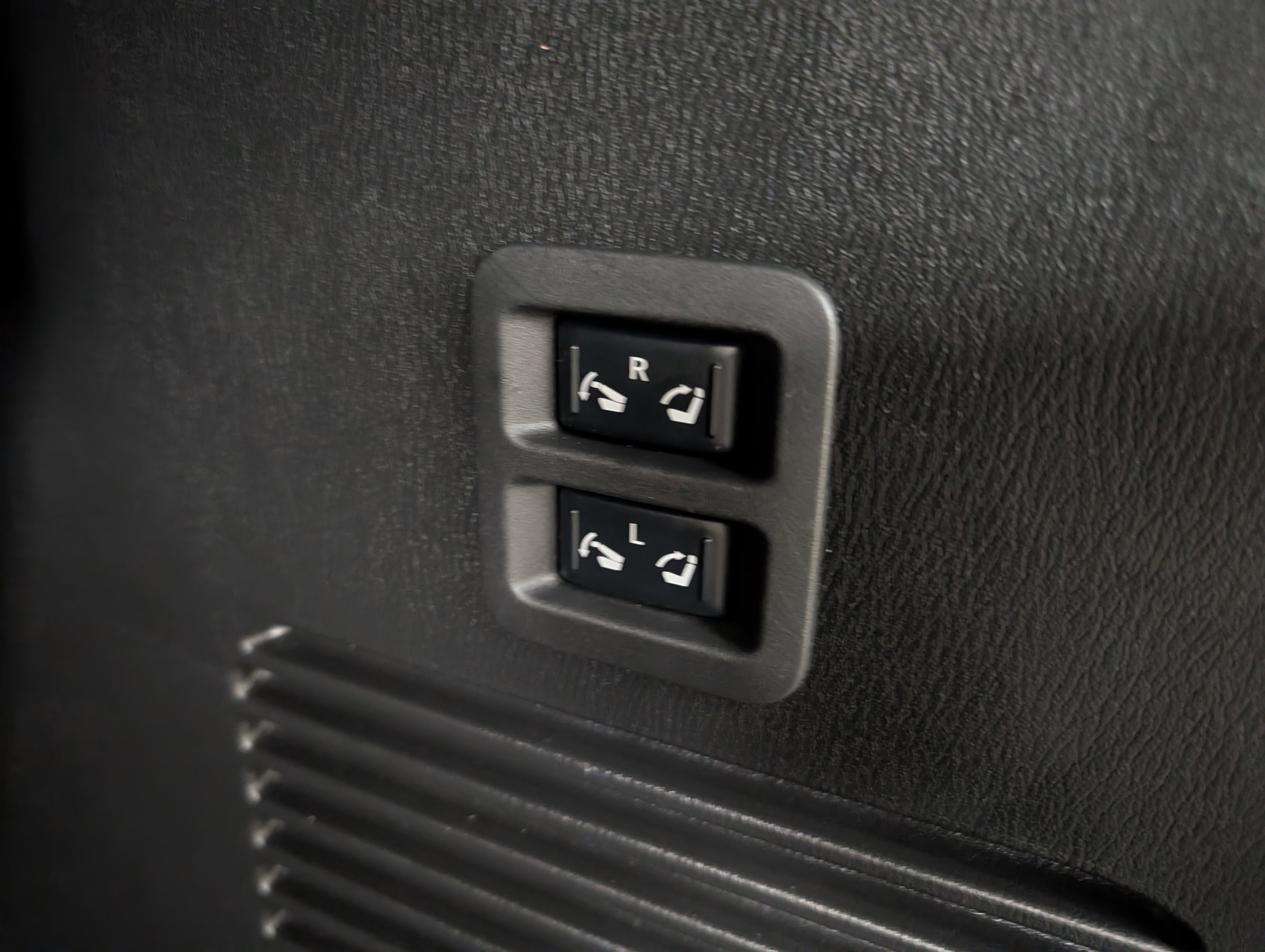 Used 2020 Nissan Armada Platinum image 34