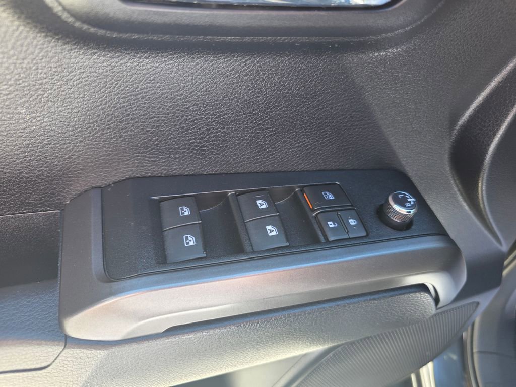 Used 2018 Toyota Tacoma TRD Sport w/ Technology Package image 12