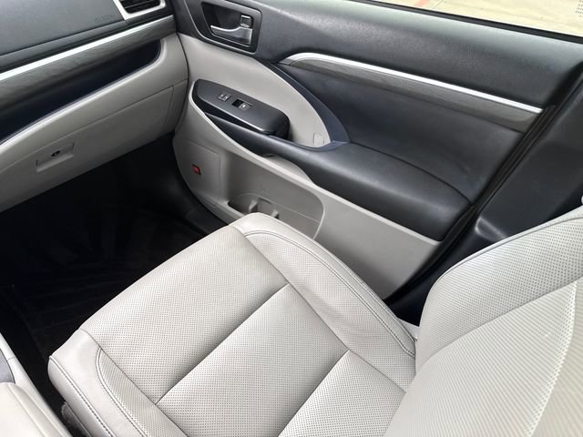 Used 2019 Toyota Highlander Limited image 16