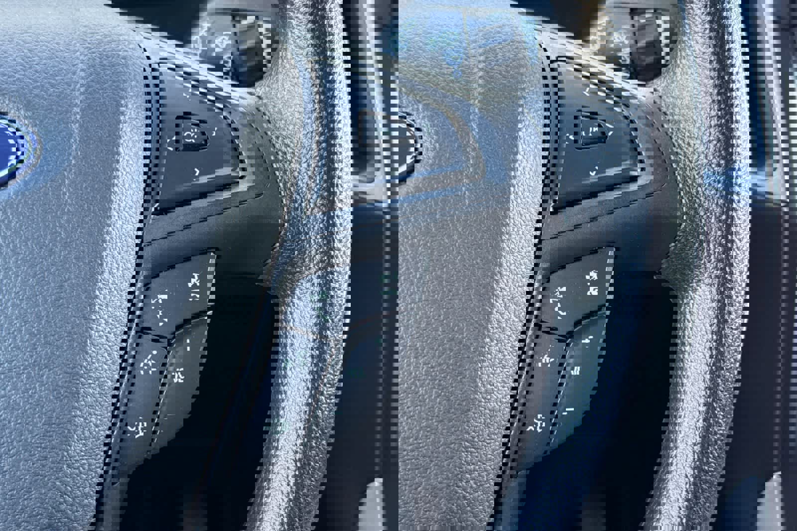 Used 2024 Ford Edge SE w/ Cargo Accessory Package image 27