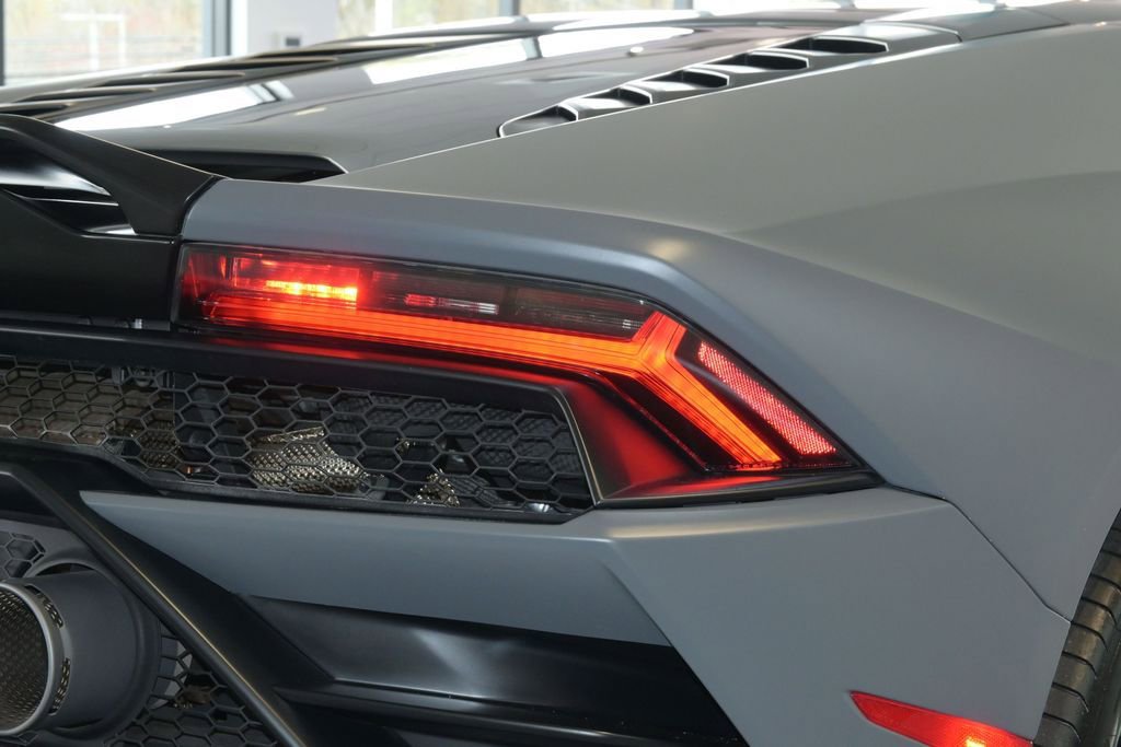 Used 2023 Lamborghini Huracan EVO RWD image 13