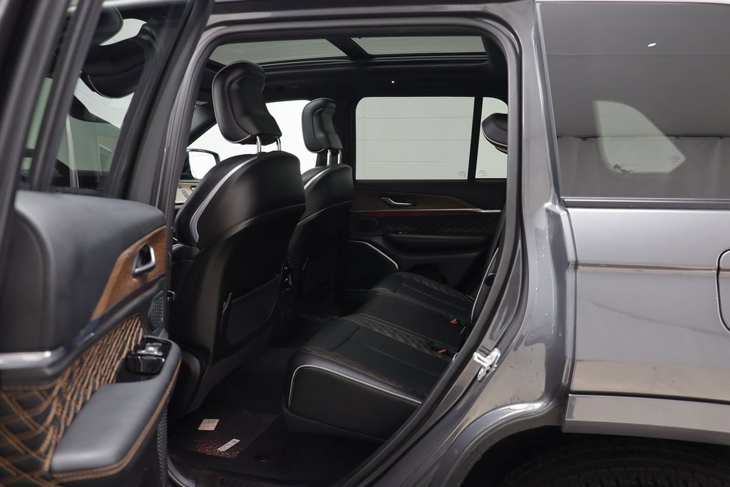 Used 2025 Jeep Grand Cherokee Summit image 14