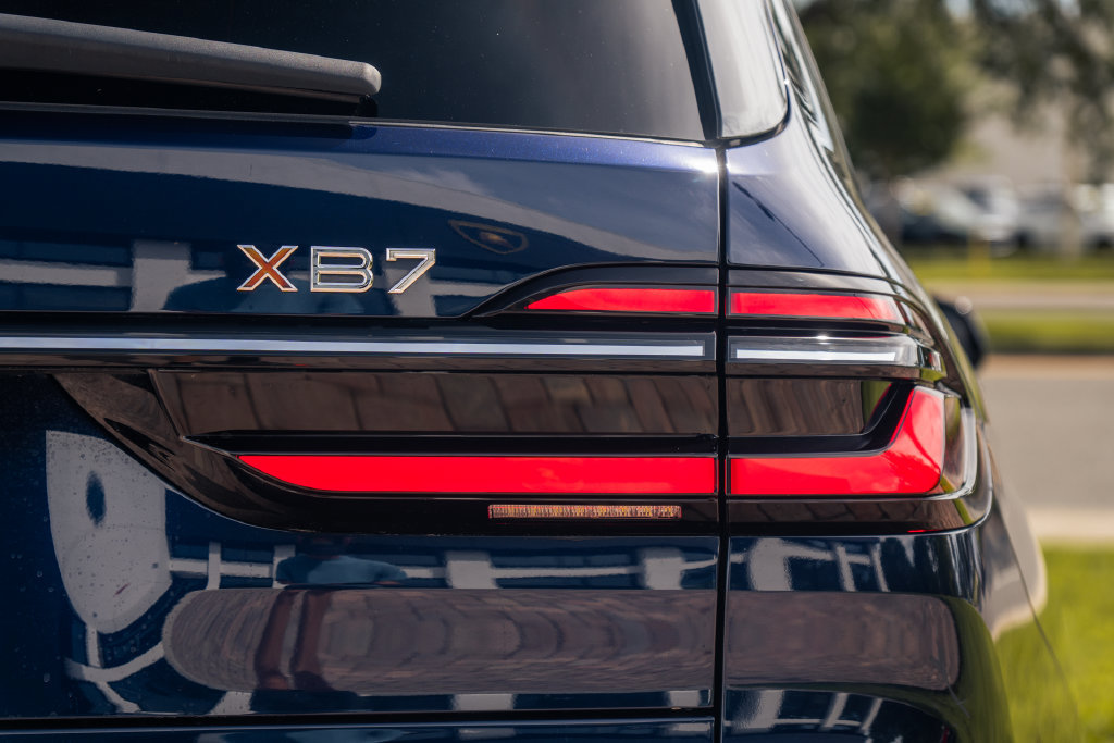 Used 2024 BMW ALPINA XB7 AWD/4WD image 12