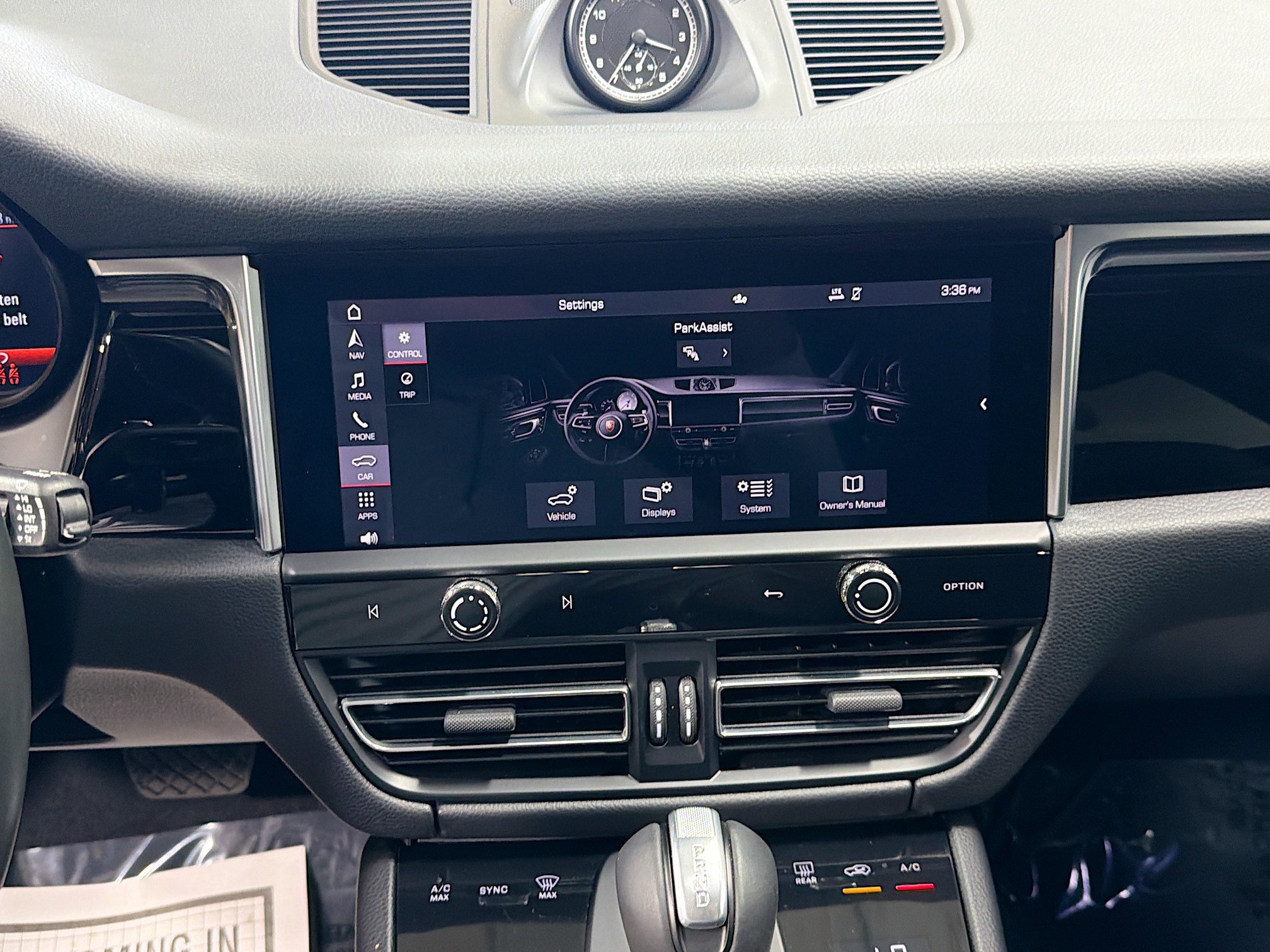 Certified 2022 Porsche Macan S AWD/4WD image 29