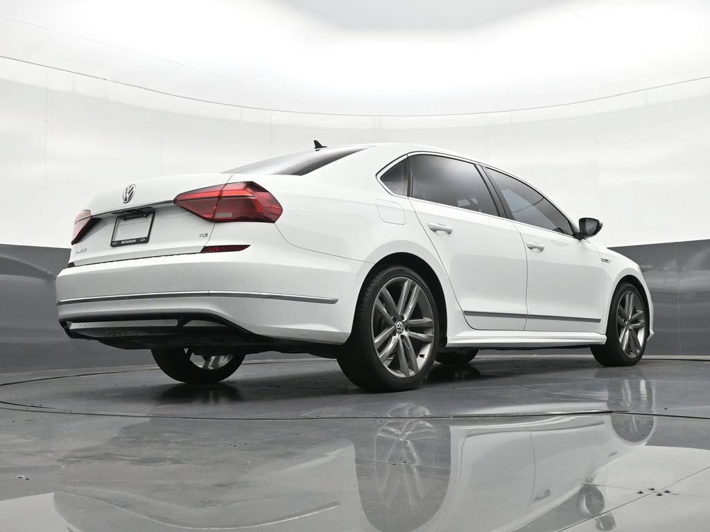 Used 2017 Volkswagen Passat 1.8T R-Line w/ R-Line Lighting Package FWD image 27