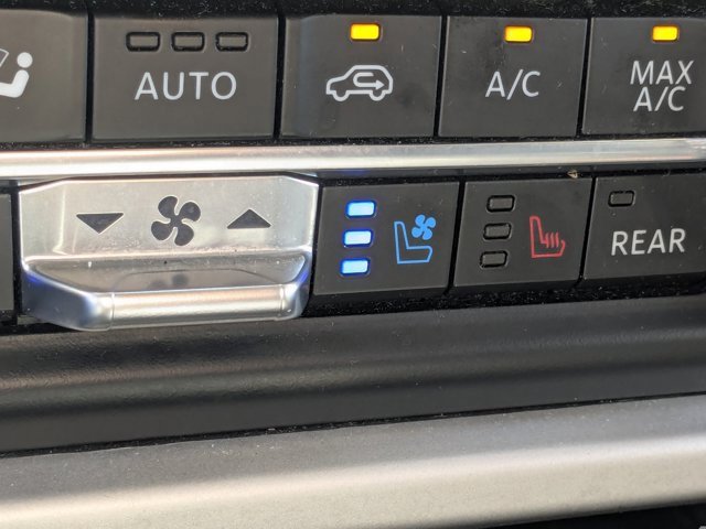 Used 2024 Ford Expedition XLT image 24