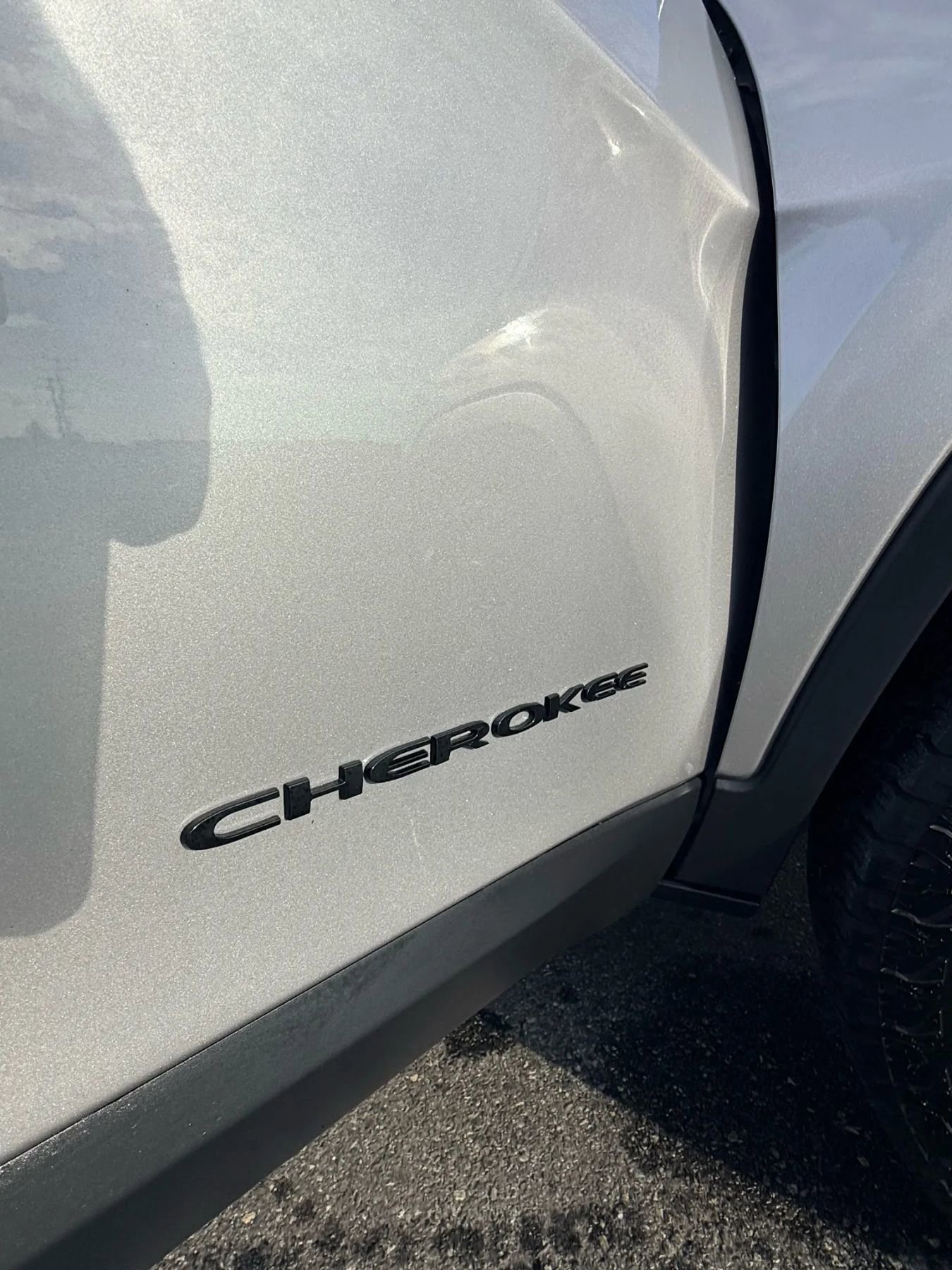 Used 2020 Jeep Cherokee Limited image 25