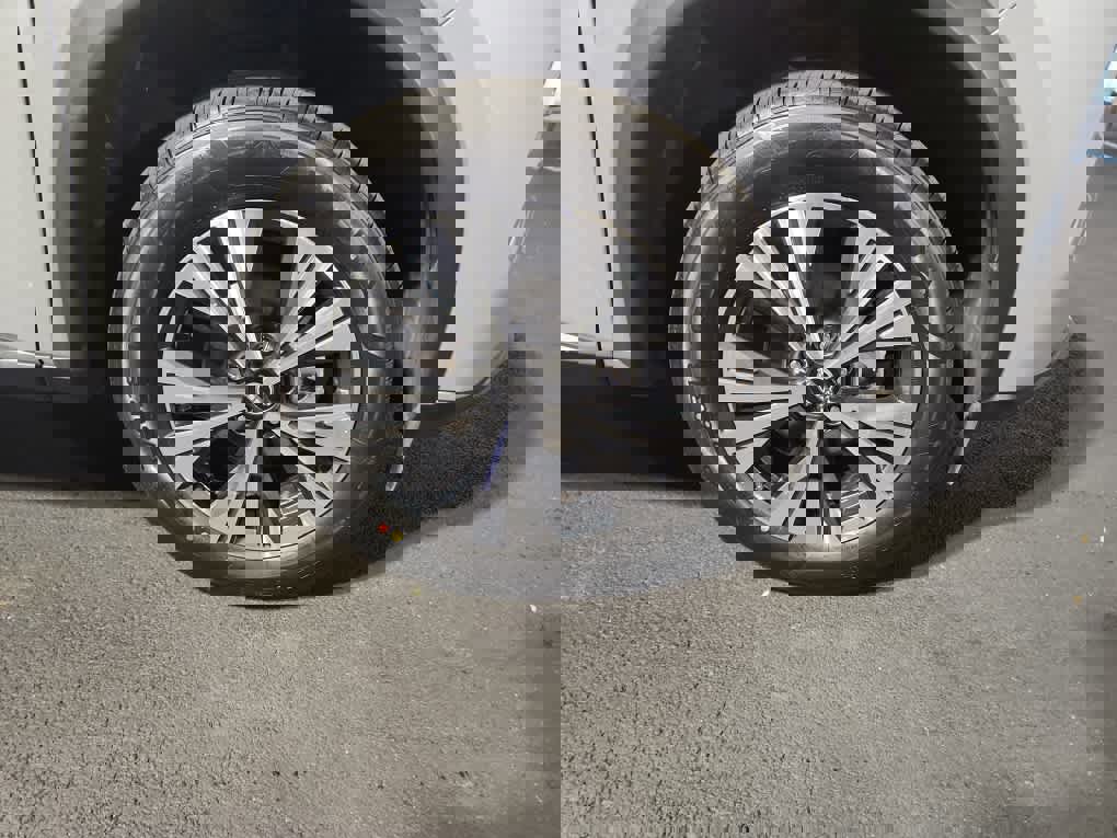 Used 2023 Nissan Rogue SV image 9