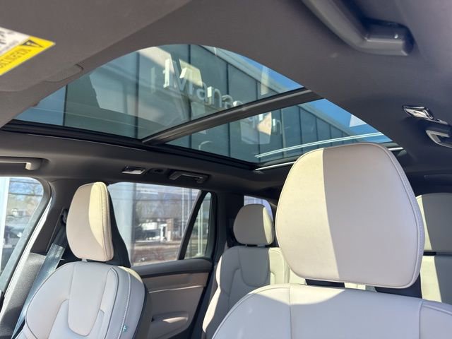 Certified 2025 Volvo XC90 B6 Plus image 27