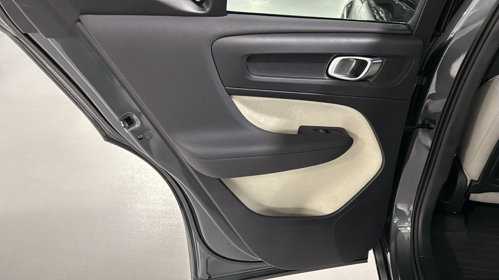 Certified 2026 Volvo XC40 B5 Plus AWD/4WD image 21