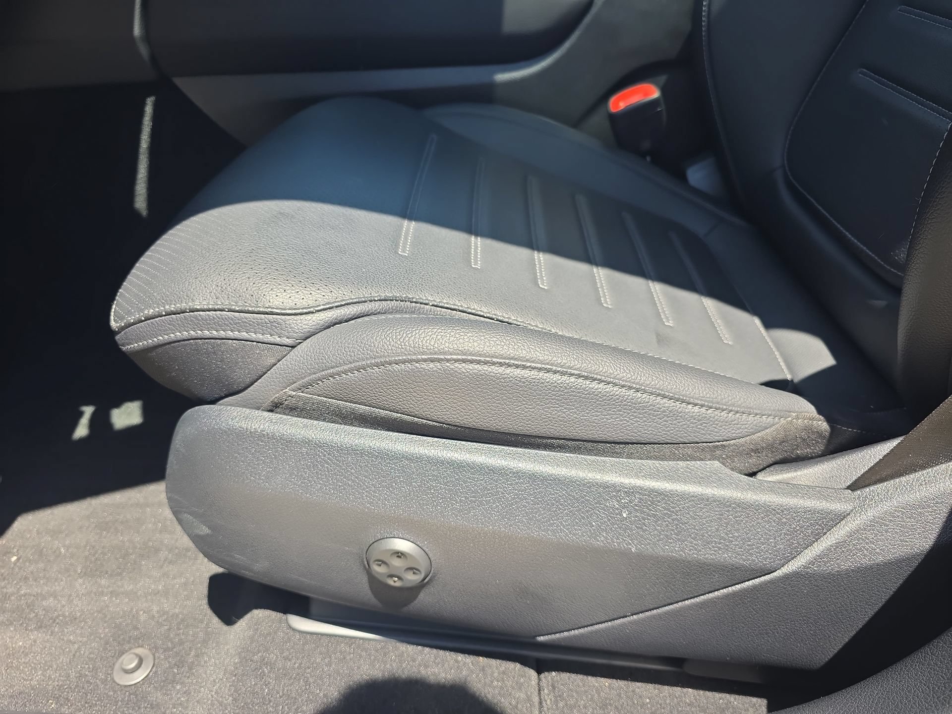 Certified 2025 Mercedes-Benz GLC 300 4MATIC image 28