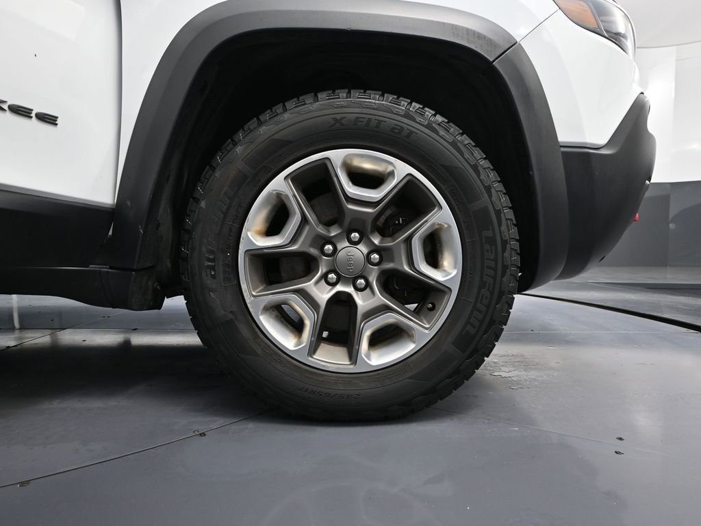 Used 2019 Jeep Cherokee Trailhawk image 15