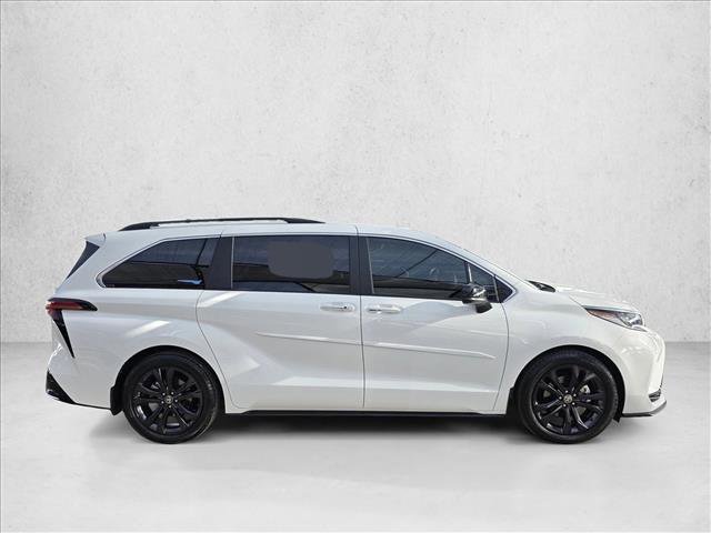 Used 2023 Toyota Sienna XSE image 4