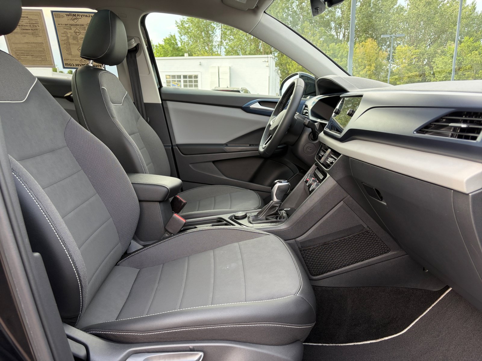 Certified 2023 Volkswagen Taos SE w/ Panoramic Sunroof Package AWD/4WD image 19