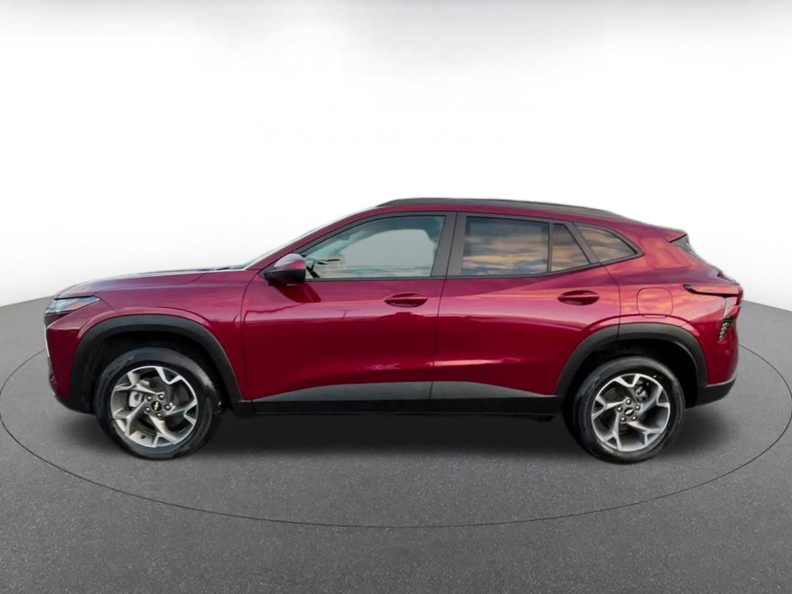 Used 2025 Chevrolet Trax LT FWD image 9