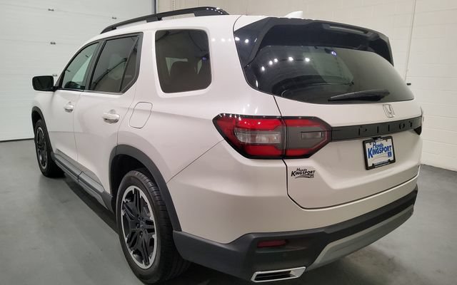 Certified 2025 Honda Pilot Touring image 6