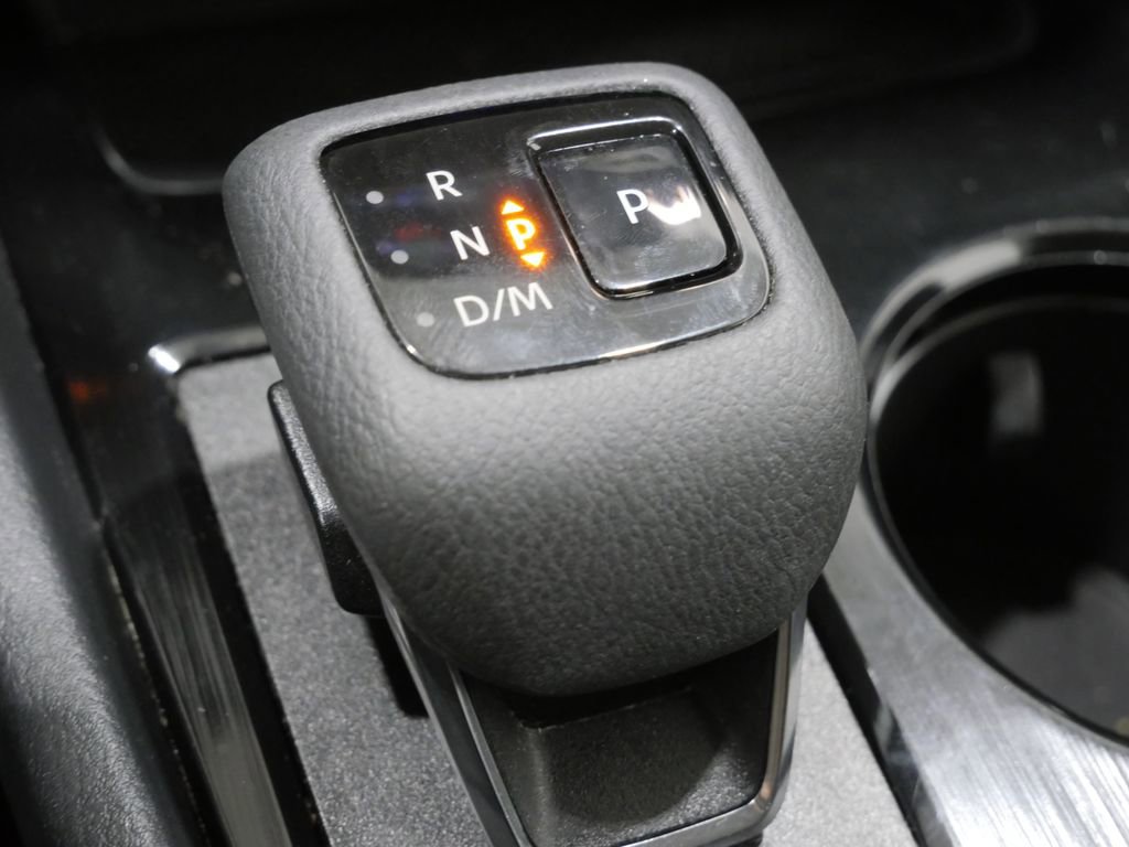 Used 2024 Nissan Rogue SV FWD image 21