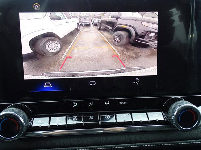 Used 2024 Chevrolet Colorado LT w/ LT Convenience Package image 9