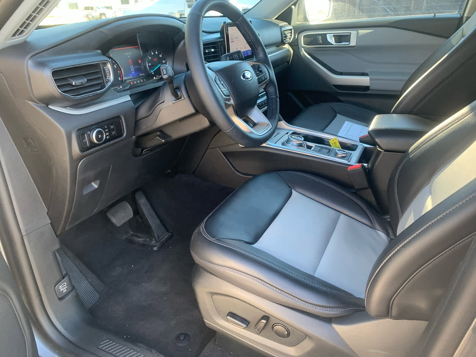 Used 2023 Ford Explorer XLT w/ Equipment Group 202A image 9