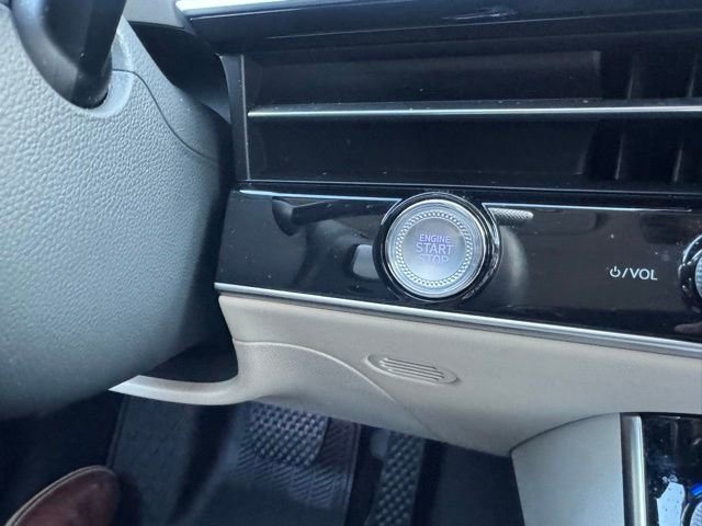 Used 2026 Genesis GV70 2.5T Select image 33