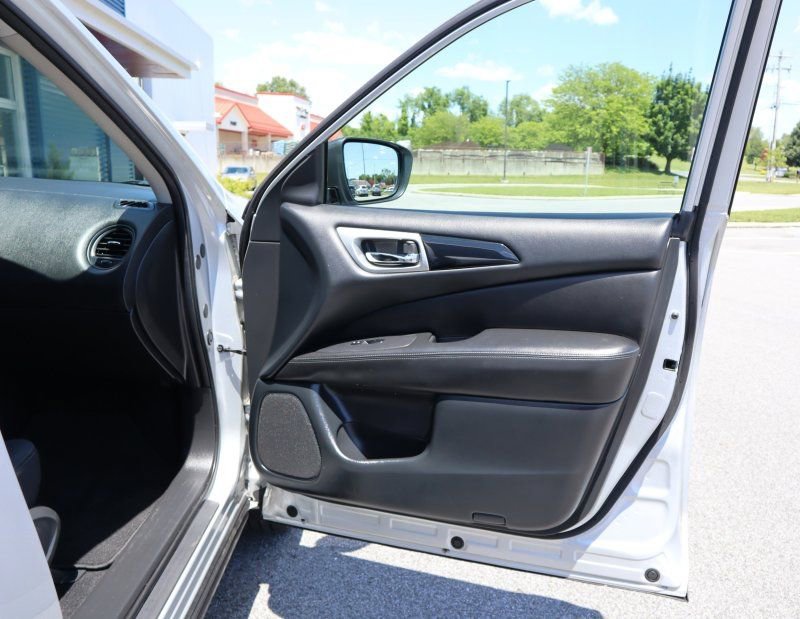 Used 2018 Nissan Pathfinder S AWD/4WD image 23