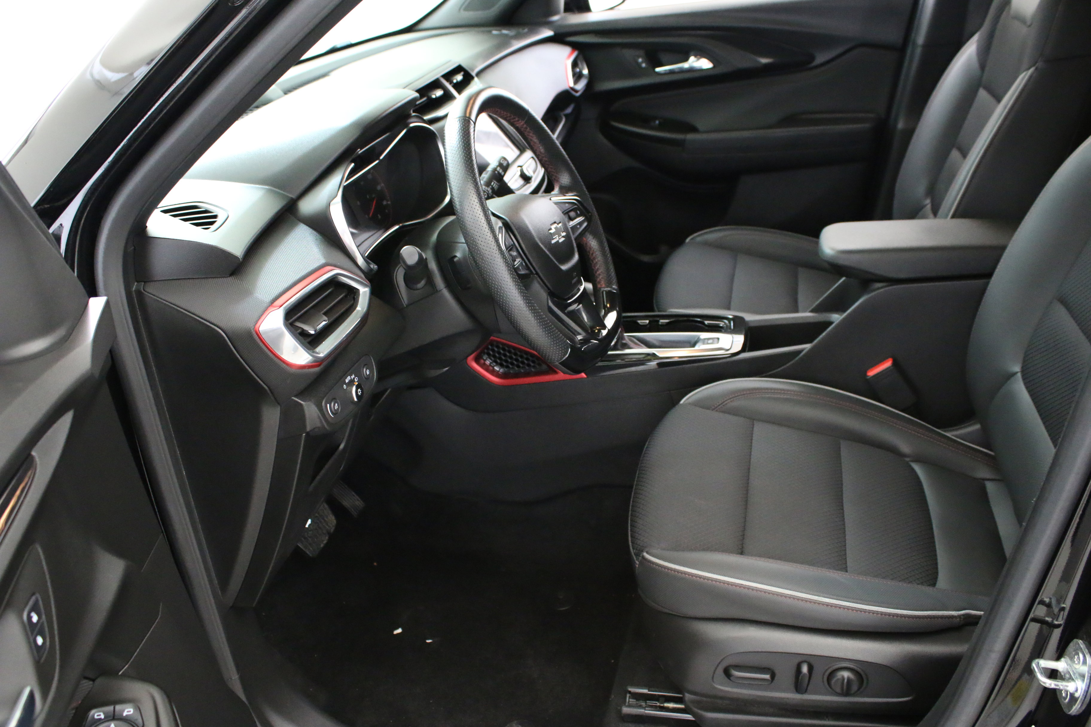 Used 2023 Chevrolet TrailBlazer RS image 27