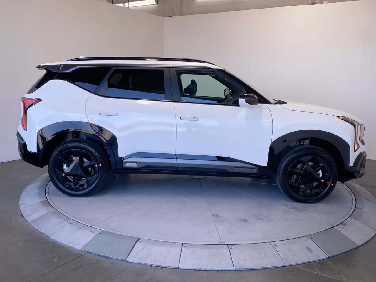 New 2027 Kia Seltos X-Line S w/ X-Line S Premium Package AWD/4WD image 6