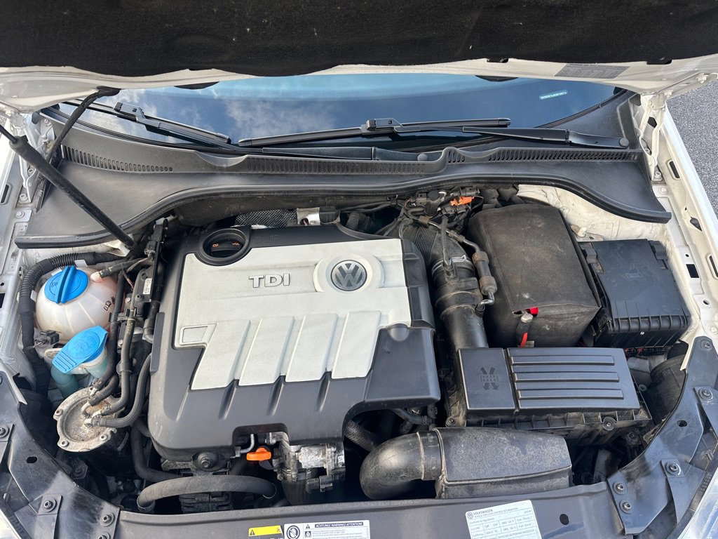 Used 2013 Volkswagen Golf TDI image 32