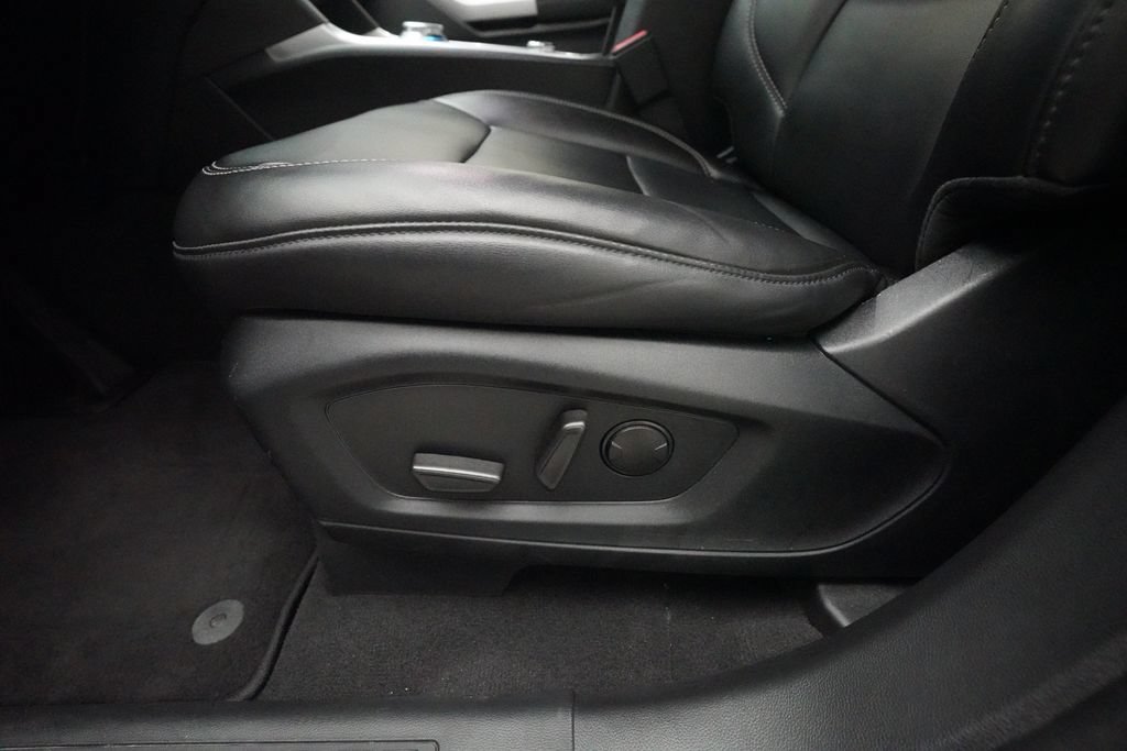 Used 2023 Ford Explorer XLT w/ Equipment Group 202A AWD/4WD image 30