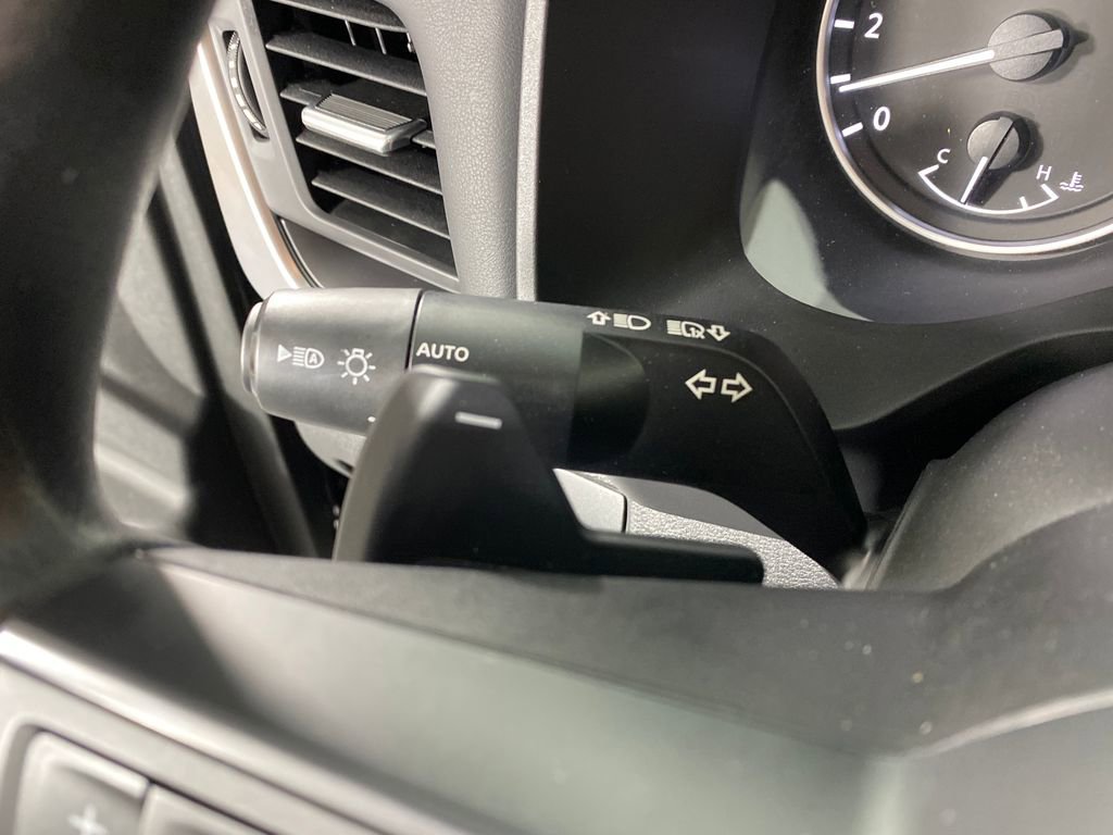 Used 2023 Nissan Rogue S image 17