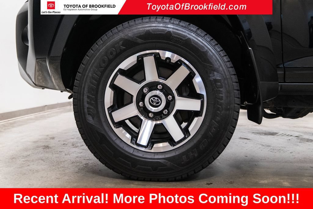 Used 2018 Toyota 4Runner TRD Off-Road Premium AWD/4WD image 9