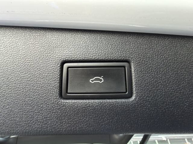 Used 2024 Volkswagen Tiguan SE R-Line FWD image 29