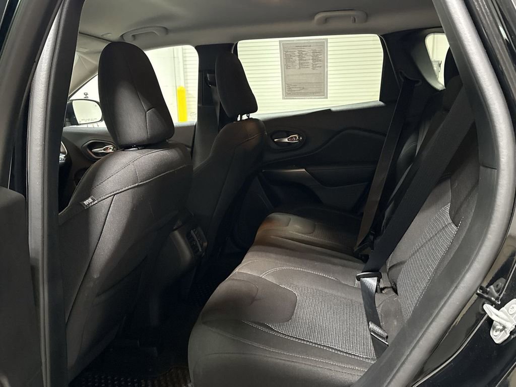 Used 2020 Jeep Cherokee Latitude w/ Cold Weather Group image 22