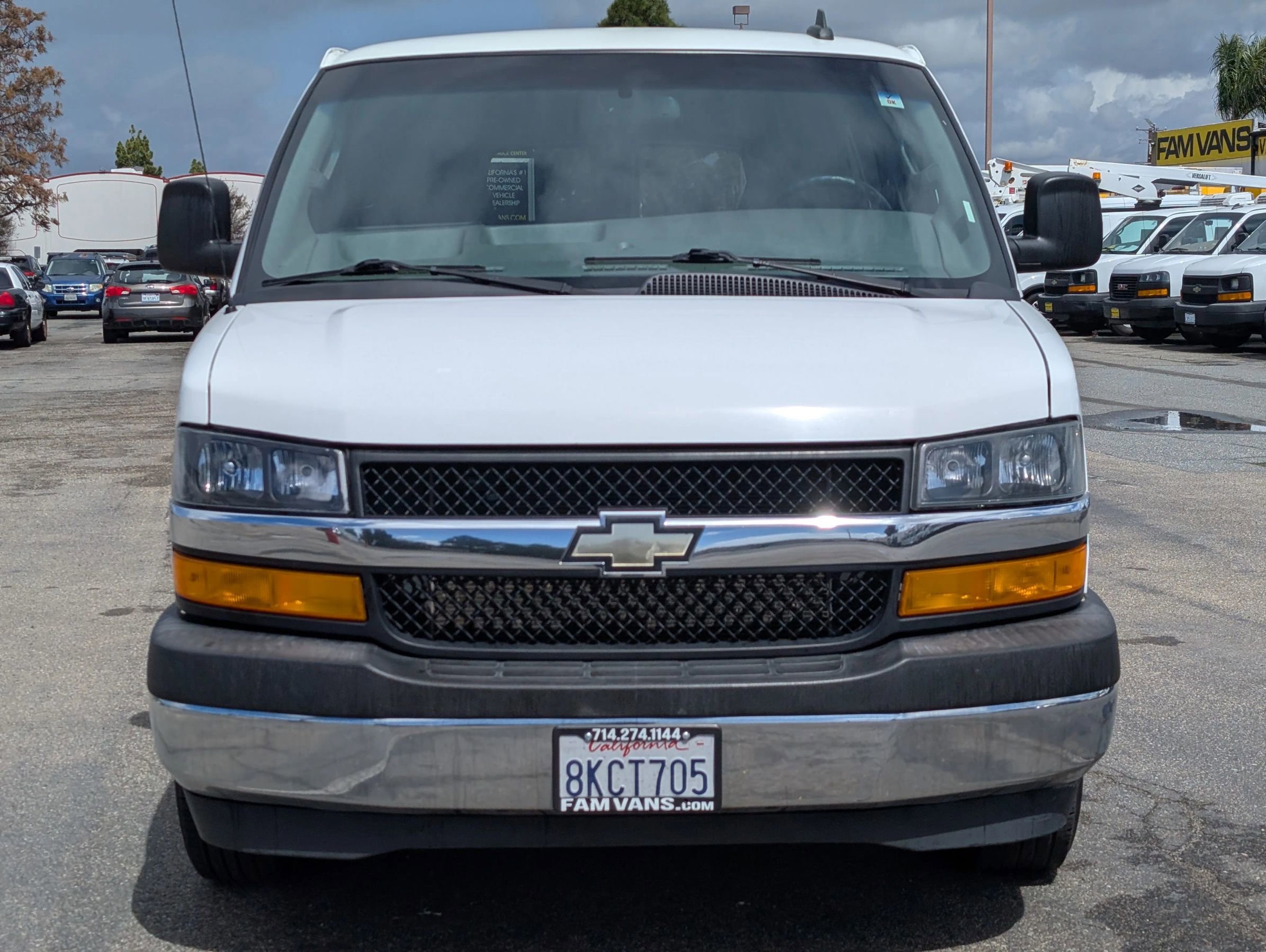 Used 2018 Chevrolet Express 3500 LT w/ LT Preferred Equipment Group RWD image 3