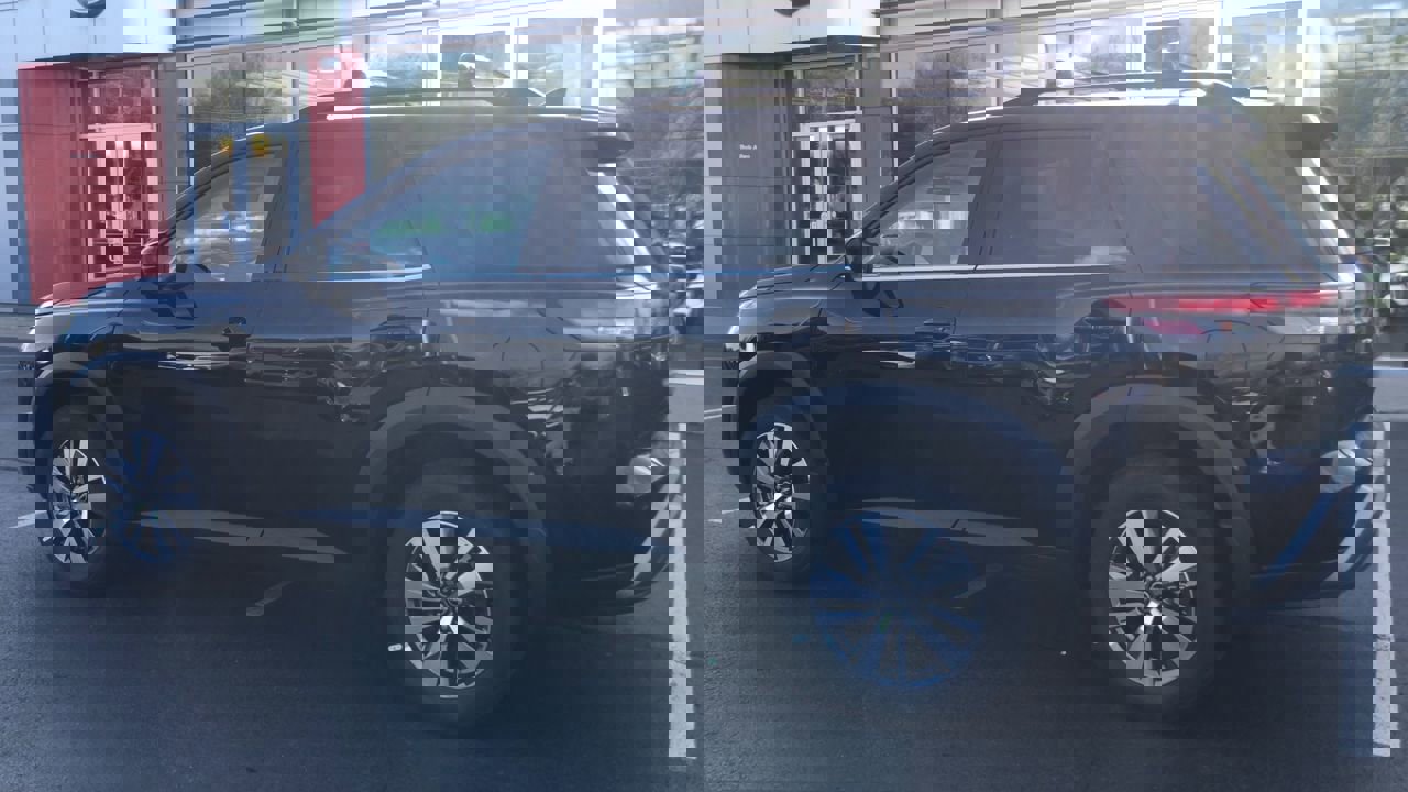 New 2026 Nissan Pathfinder SL image 4