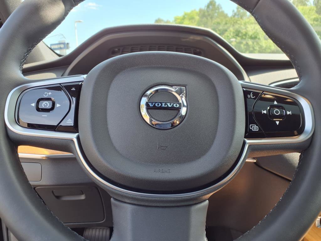 Used 2025 Volvo XC90 B5 Plus image 26