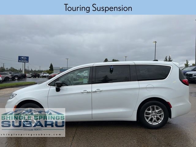Used 2024 Chrysler Pacifica Touring-L FWD image 7