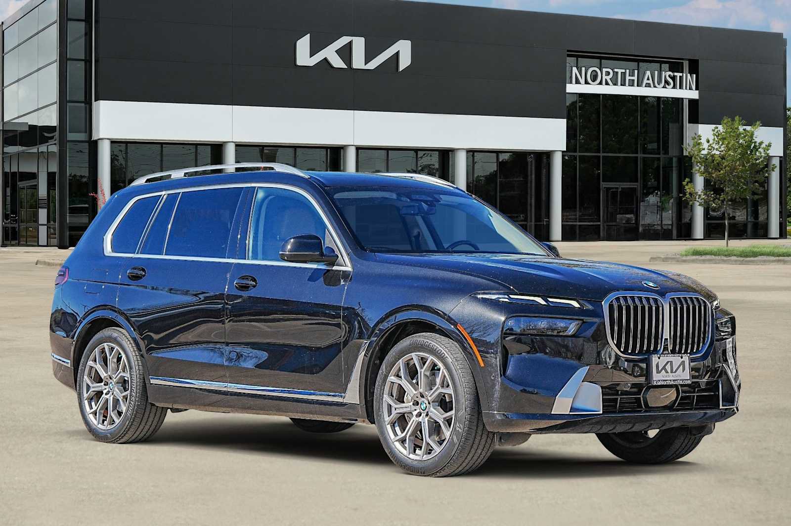 Used 2023 BMW X7 xDrive40i w/ Premium Package image 9