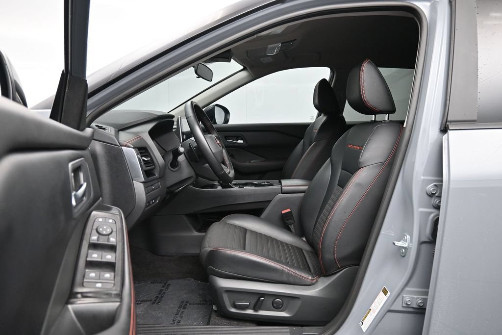 Used 2025 Nissan Rogue SV AWD/4WD image 22