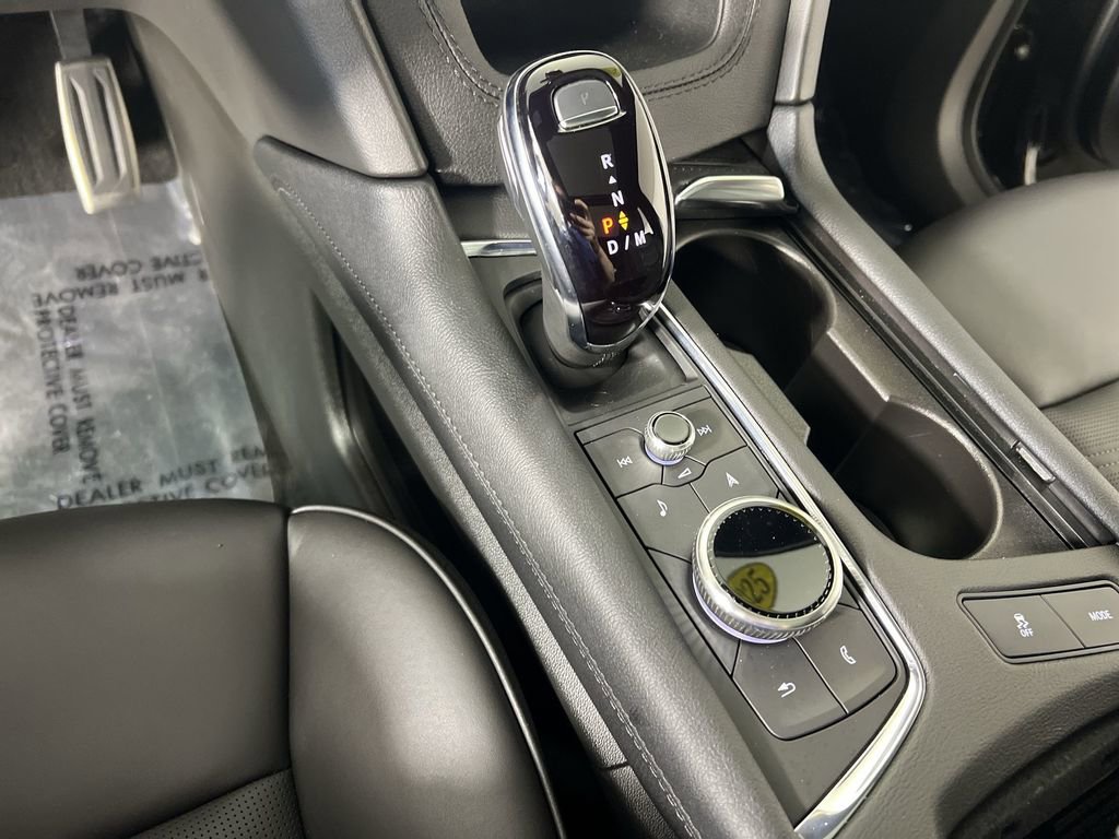 Certified 2025 Cadillac XT6 Sport w/ Platinum Package AWD/4WD image 17